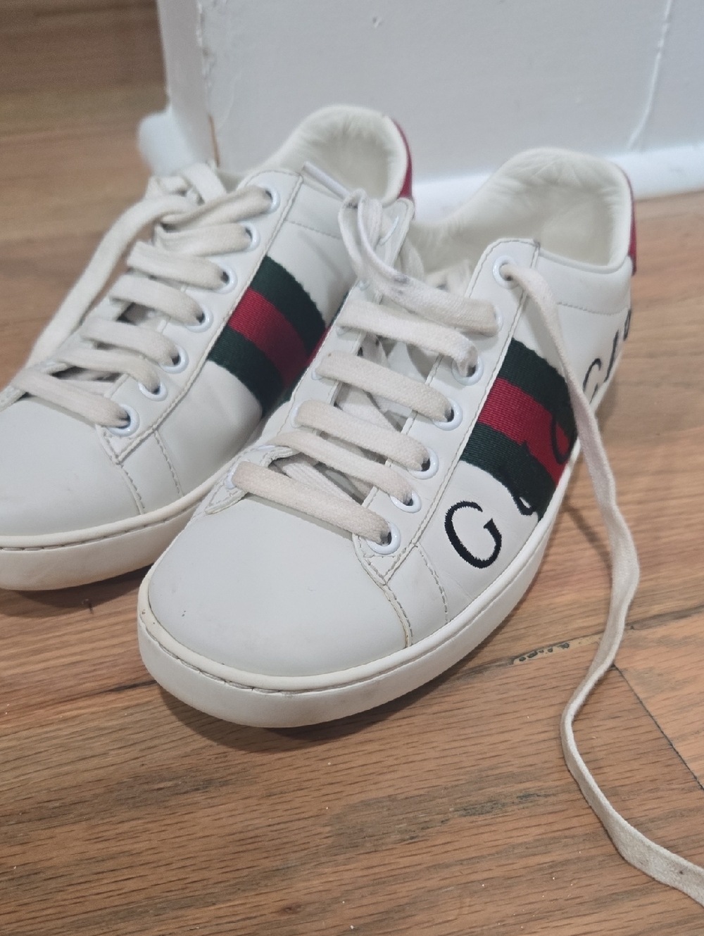Gucci Kids White Leather Sneakers with Red & Green Web